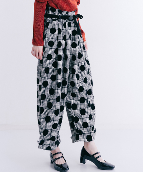 merlot plus（メルロープリュス）の「フロッキー大ドット×千鳥チェックワイドパンツ2365（その他パンツ・レディース・ブラック/モカ・FREE）」の20枚目の写真