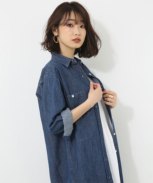 AZUL by moussy(アズールバイマウジー)の「ビッグポケットデニムシャツOP(ワンピース・レディース・ライトブルー/ブルー・MEDIUM/SMALL)」の12枚目の写真