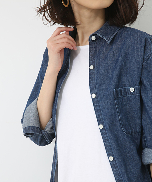 AZUL by moussy(アズールバイマウジー)の「ビッグポケットデニムシャツOP(ワンピース・レディース・ライトブルー/ブルー・MEDIUM/SMALL)」の8枚目の写真