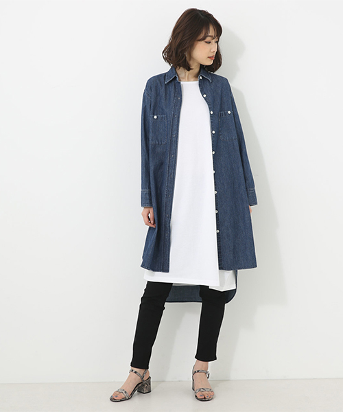 AZUL by moussy(アズールバイマウジー)の「ビッグポケットデニムシャツOP(ワンピース・レディース・ライトブルー/ブルー・MEDIUM/SMALL)」の6枚目の写真
