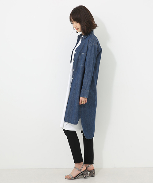 AZUL by moussy(アズールバイマウジー)の「ビッグポケットデニムシャツOP(ワンピース・レディース・ライトブルー/ブルー・MEDIUM/SMALL)」の17枚目の写真