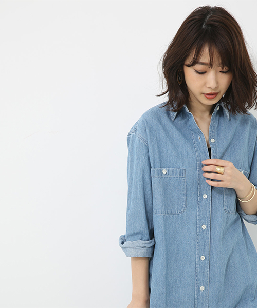 AZUL by moussy(アズールバイマウジー)の「ビッグポケットデニムシャツOP(ワンピース・レディース・ライトブルー/ブルー・MEDIUM/SMALL)」の11枚目の写真