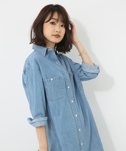 AZUL by moussy(アズールバイマウジー)の「ビッグポケットデニムシャツOP(ワンピース・レディース・ライトブルー/ブルー・MEDIUM/SMALL)」の13枚目の写真