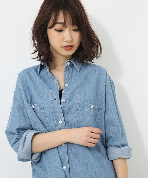AZUL by moussy(アズールバイマウジー)の「ビッグポケットデニムシャツOP(ワンピース・レディース・ライトブルー/ブルー・MEDIUM/SMALL)」の9枚目の写真