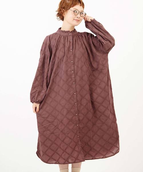 CUBE SUGAR（キューブシュガー）の「WEB限定 綿ローン矢羽柄ワンピース（ワンピース・レディース・ブラック/ブラウン/ダークグリーン・M/L）」の2枚目の写真