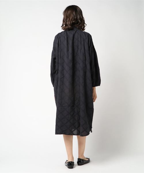 CUBE SUGAR（キューブシュガー）の「WEB限定 綿ローン矢羽柄ワンピース（ワンピース・レディース・ブラック/ブラウン/ダークグリーン・M/L）」の5枚目の写真