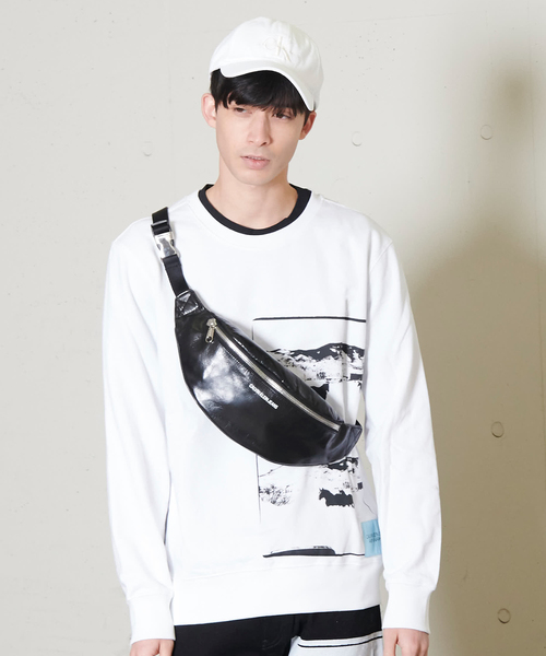 Calvin Klein Jeans Accessory（カルバン・クラインジーンズアクセサリー）の「レザー ストリート ボディ バッグ（ボディバッグ/ウエストポーチ・メンズ・ブラック/ホワイト・FREE）」の2枚目の写真