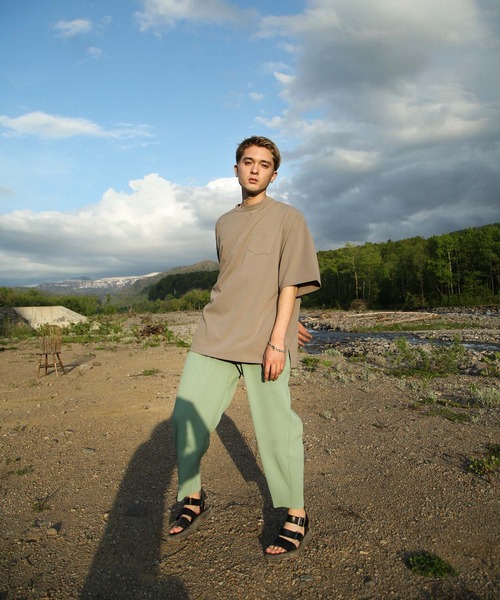 NILWAY（ニルウェイ）の「ジョーゼット クルーネックビッグTシャツ【イージーケア】（Tシャツ/カットソー・メンズ・ベージュ/ブラック/ホワイト/ネイビー/ブラウン/グレー/ライトベージュ/グリーン/ブルーグレー/グレイッシュベージュ・MEDIUM/LARGE）」の21枚目の写真