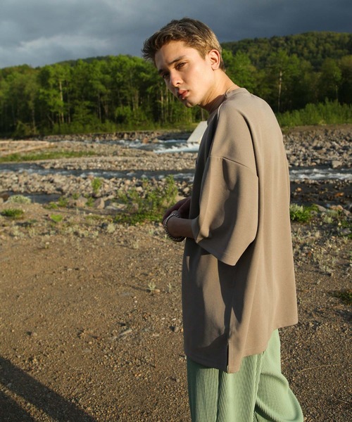 NILWAY（ニルウェイ）の「ジョーゼット クルーネックビッグTシャツ【イージーケア】（Tシャツ/カットソー・メンズ・ベージュ/ブラック/ホワイト/ネイビー/ブラウン/グレー/ライトベージュ/グリーン/ブルーグレー/グレイッシュベージュ・MEDIUM/LARGE）」の22枚目の写真