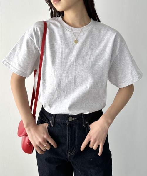 GILDAN（ギルダン）の「【GILDAN】ギルダン/ 色・サイズ展開豊富 半袖無地 クルーネック Tシャツ ウルトラコットン100% 6.0oz ベーシック無地カットソー ビッグサイズ 5部袖 1/2スリーブ（Tシャツ/カットソー・レディース・ホワイト/ネイビー/ブラック/マルーン/サンドベージュ/チョコ/タン/チャコール/オリーブ/ナチュラル/ラベンダー/グリーン系その他/サンドグレー/グリーン/ダークグリーン/アッシュグレー/ライトピンク/ミント/オレンジ/ブルー/ライム/イエロー/レッド/グレー/パープル/ライトブルー・M/XL/L/XXL/S）」の3枚目の写真