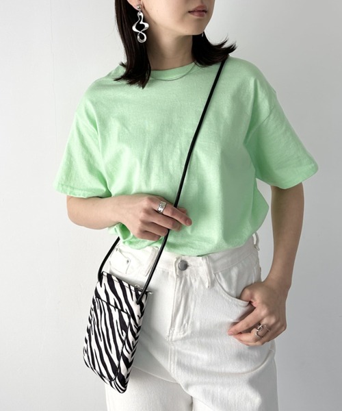 GILDAN（ギルダン）の「【GILDAN】ギルダン/ 色・サイズ展開豊富 半袖無地 クルーネック Tシャツ ウルトラコットン100% 6.0oz ベーシック無地カットソー ビッグサイズ 5部袖 1/2スリーブ（Tシャツ/カットソー・レディース・ホワイト/ネイビー/ブラック/マルーン/サンドベージュ/チョコ/タン/チャコール/オリーブ/ナチュラル/ラベンダー/グリーン系その他/サンドグレー/グリーン/ダークグリーン/アッシュグレー/ライトピンク/ミント/オレンジ/ブルー/ライム/イエロー/レッド/グレー/パープル/ライトブルー・M/XL/L/XXL/S）」の15枚目の写真