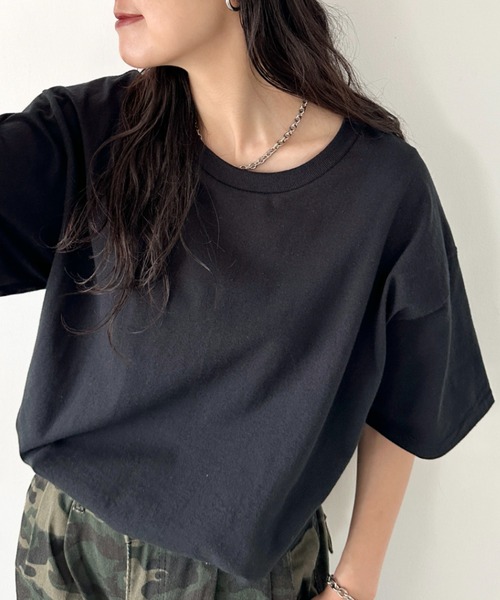 GILDAN（ギルダン）の「【GILDAN】ギルダン/ 色・サイズ展開豊富 半袖無地 クルーネック Tシャツ ウルトラコットン100% 6.0oz ベーシック無地カットソー ビッグサイズ 5部袖 1/2スリーブ（Tシャツ/カットソー・レディース・ホワイト/ネイビー/ブラック/マルーン/サンドベージュ/チョコ/タン/チャコール/オリーブ/ナチュラル/ラベンダー/グリーン系その他/サンドグレー/グリーン/ダークグリーン/アッシュグレー/ライトピンク/ミント/オレンジ/ブルー/ライム/イエロー/レッド/グレー/パープル/ライトブルー・M/XL/L/XXL/S）」の2枚目の写真