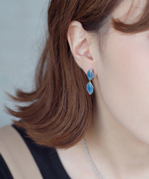 ANEMONE（アネモネ）の「ダブルヘキサゴンのつやつやミニイヤリング（イヤリング・レディース・ベージュ/ブラウン/ブルー/グリーン/ライトピンク・FREE）」の4枚目の写真