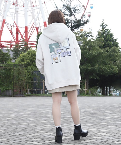 PairPair（ペアペア）の「パソコンバックプリントパーカー(ユニセックス)（パーカー・レディース・アイボリー/モカ/スミクロ・MEDIUM/LARGE）」の6枚目の写真