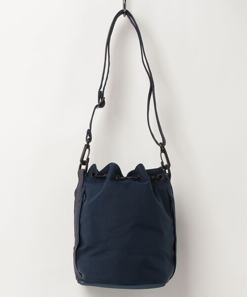 plain-me（プレインミー）の「plain-me ナイロン光沢巾着バッグ（ショルダーバッグ・メンズ・ネイビー・FREE）」の3枚目の写真