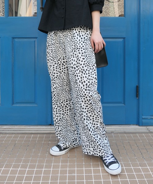 CORNERS（コーナーズ）の「ダルメシアン柄ワイドパンツ（その他パンツ・レディース・ホワイト/ベージュ・M/S）」の6枚目の写真