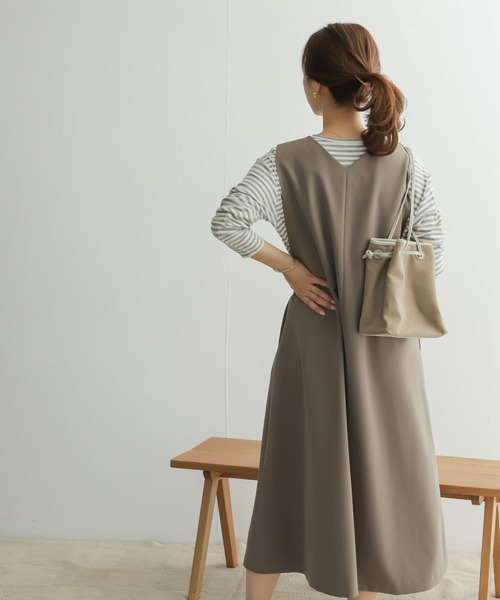 URBAN RESEARCH DOORS（アーバンリサーチドアーズ）の「ダブルクロスVネックジャンパースカート（ジャンパースカート・レディース・ブラック/グレー系その他・ONE）」の12枚目の写真