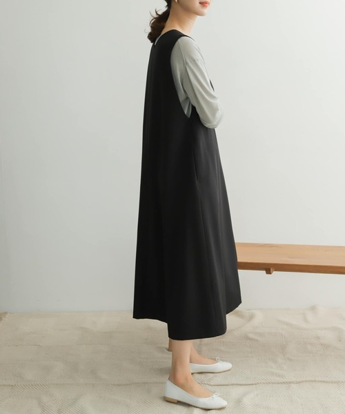 URBAN RESEARCH DOORS（アーバンリサーチドアーズ）の「ダブルクロスVネックジャンパースカート（ジャンパースカート・レディース・ブラック/グレー系その他・ONE）」の3枚目の写真