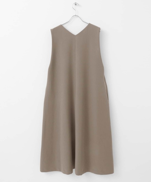 URBAN RESEARCH DOORS（アーバンリサーチドアーズ）の「ダブルクロスVネックジャンパースカート（ジャンパースカート・レディース・ブラック/グレー系その他・ONE）」の4枚目の写真