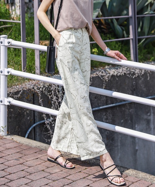 La-gemme(ラジェム)の「線画フラワー&マーブル柄パンツ(その他パンツ・レディース・ホワイト系その他/ブラック系その他/ブラック系その他2/ベージュ系その他2・M/L)」の2枚目の写真