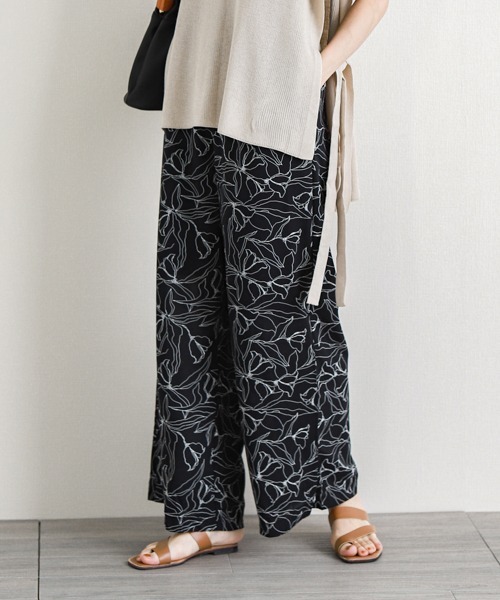 La-gemme(ラジェム)の「線画フラワー&マーブル柄パンツ(その他パンツ・レディース・ホワイト系その他/ブラック系その他/ブラック系その他2/ベージュ系その他2・M/L)」の3枚目の写真