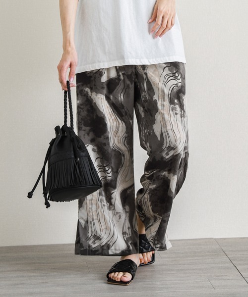 La-gemme(ラジェム)の「線画フラワー&マーブル柄パンツ(その他パンツ・レディース・ホワイト系その他/ブラック系その他/ブラック系その他2/ベージュ系その他2・M/L)」の1枚目の写真