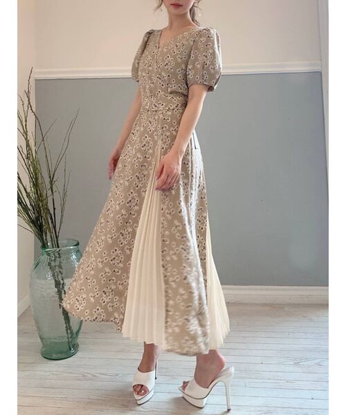 RESEXXY(リゼクシー)の「ボリュームスリーブ切替ワンピース(ワンピース・レディース・ブラック/ベージュ/ブラウン・FREE)」の3枚目の写真