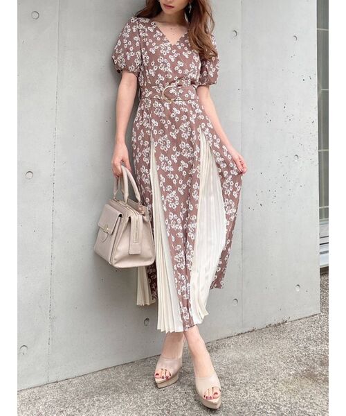 RESEXXY(リゼクシー)の「ボリュームスリーブ切替ワンピース(ワンピース・レディース・ブラック/ベージュ/ブラウン・FREE)」の1枚目の写真