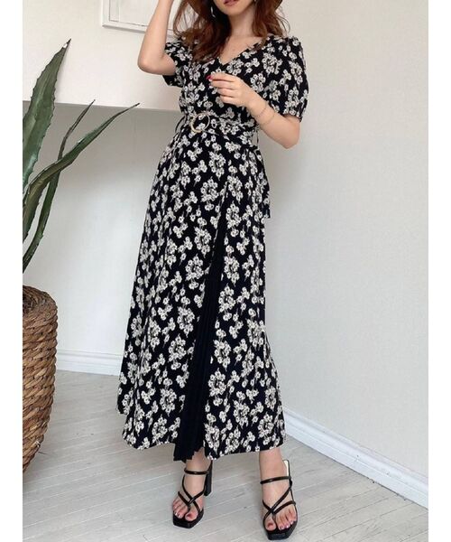 RESEXXY(リゼクシー)の「ボリュームスリーブ切替ワンピース(ワンピース・レディース・ブラック/ベージュ/ブラウン・FREE)」の2枚目の写真