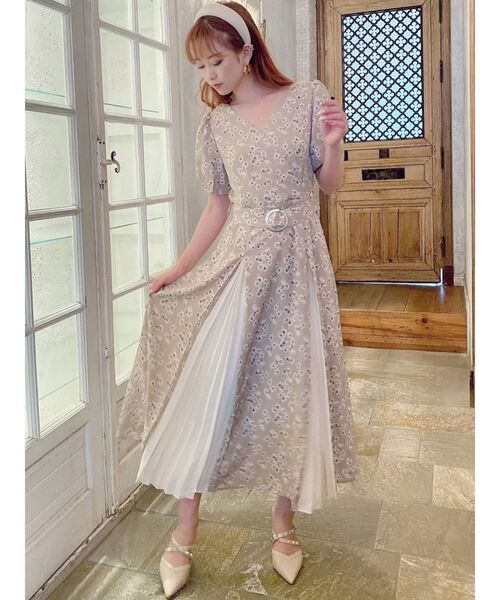 RESEXXY(リゼクシー)の「ボリュームスリーブ切替ワンピース(ワンピース・レディース・ブラック/ベージュ/ブラウン・FREE)」の4枚目の写真