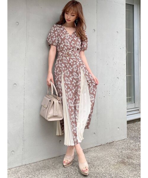 RESEXXY(リゼクシー)の「ボリュームスリーブ切替ワンピース(ワンピース・レディース・ブラック/ベージュ/ブラウン・FREE)」の9枚目の写真