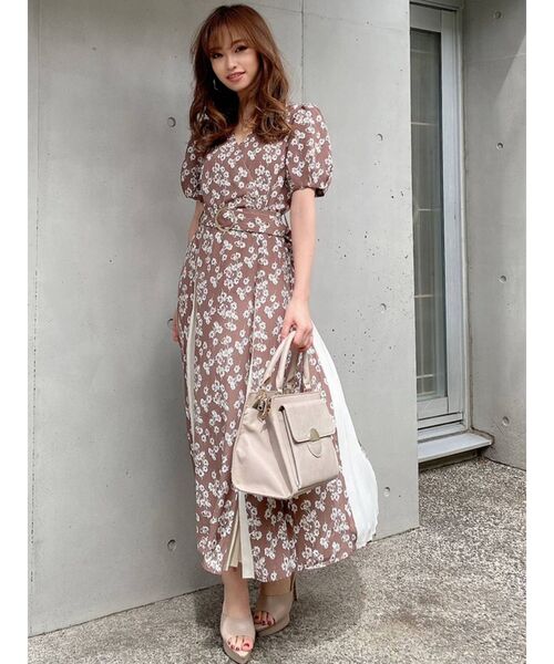 RESEXXY(リゼクシー)の「ボリュームスリーブ切替ワンピース(ワンピース・レディース・ブラック/ベージュ/ブラウン・FREE)」の10枚目の写真