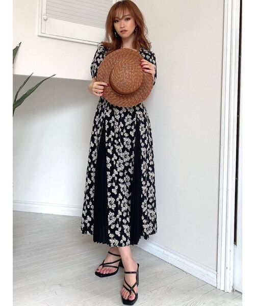 RESEXXY(リゼクシー)の「ボリュームスリーブ切替ワンピース(ワンピース・レディース・ブラック/ベージュ/ブラウン・FREE)」の11枚目の写真