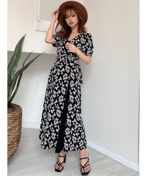 RESEXXY(リゼクシー)の「ボリュームスリーブ切替ワンピース(ワンピース・レディース・ブラック/ベージュ/ブラウン・FREE)」の12枚目の写真