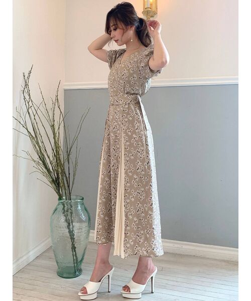 RESEXXY(リゼクシー)の「ボリュームスリーブ切替ワンピース(ワンピース・レディース・ブラック/ベージュ/ブラウン・FREE)」の15枚目の写真