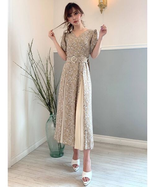 RESEXXY(リゼクシー)の「ボリュームスリーブ切替ワンピース(ワンピース・レディース・ブラック/ベージュ/ブラウン・FREE)」の16枚目の写真