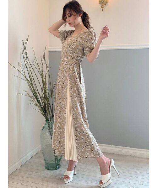 RESEXXY(リゼクシー)の「ボリュームスリーブ切替ワンピース(ワンピース・レディース・ブラック/ベージュ/ブラウン・FREE)」の17枚目の写真