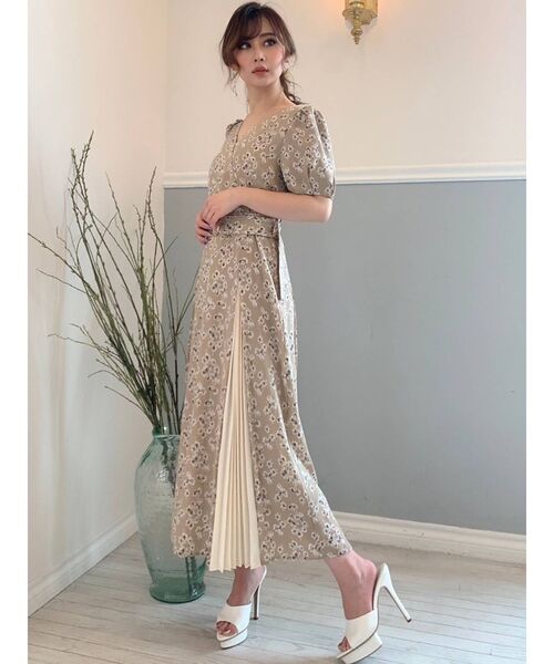 RESEXXY(リゼクシー)の「ボリュームスリーブ切替ワンピース(ワンピース・レディース・ブラック/ベージュ/ブラウン・FREE)」の18枚目の写真