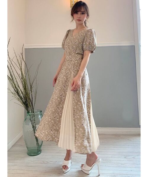 RESEXXY(リゼクシー)の「ボリュームスリーブ切替ワンピース(ワンピース・レディース・ブラック/ベージュ/ブラウン・FREE)」の19枚目の写真