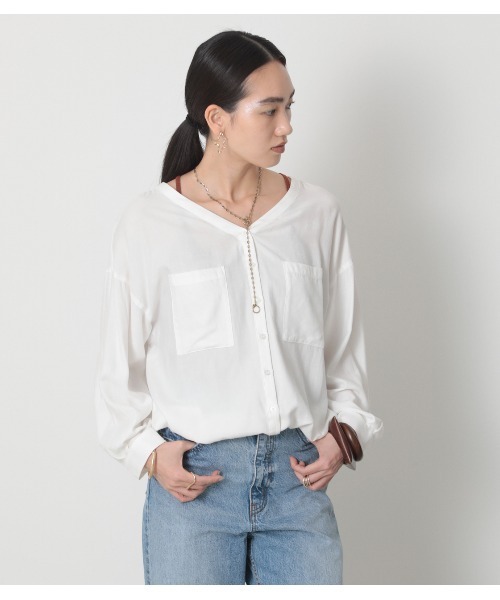 crie conforto（クリーコンフォルト）の「バックツイストＳＨ（シャツ/ブラウス・レディース・ブラック/オフホワイト/カーキ・MEDIUM/LARGE）」の2枚目の写真