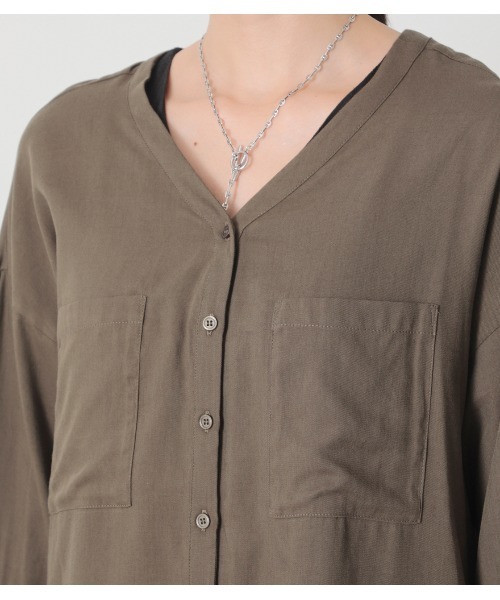 crie conforto（クリーコンフォルト）の「バックツイストＳＨ（シャツ/ブラウス・レディース・ブラック/オフホワイト/カーキ・MEDIUM/LARGE）」の5枚目の写真