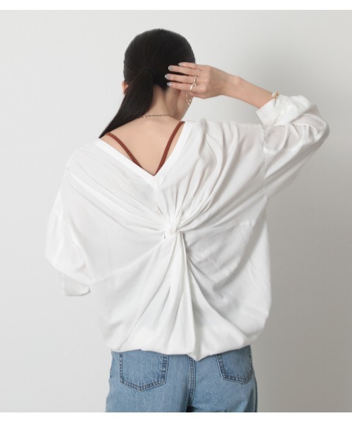 crie conforto（クリーコンフォルト）の「バックツイストＳＨ（シャツ/ブラウス・レディース・ブラック/オフホワイト/カーキ・MEDIUM/LARGE）」の9枚目の写真