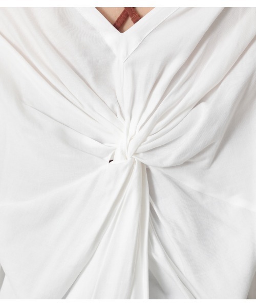 crie conforto（クリーコンフォルト）の「バックツイストＳＨ（シャツ/ブラウス・レディース・ブラック/オフホワイト/カーキ・MEDIUM/LARGE）」の6枚目の写真