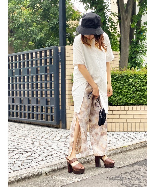 one way(ワンウェイ)の「【oneway】サイドねじれTシャツ(Tシャツ/カットソー・レディース・ホワイト/ベージュ/グレー・FREE)」の2枚目の写真