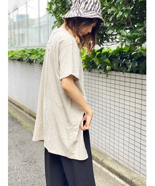 one way(ワンウェイ)の「【oneway】サイドねじれTシャツ(Tシャツ/カットソー・レディース・ホワイト/ベージュ/グレー・FREE)」の11枚目の写真