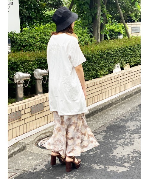 one way(ワンウェイ)の「【oneway】サイドねじれTシャツ(Tシャツ/カットソー・レディース・ホワイト/ベージュ/グレー・FREE)」の4枚目の写真