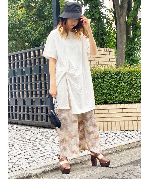 one way(ワンウェイ)の「【oneway】サイドねじれTシャツ(Tシャツ/カットソー・レディース・ホワイト/ベージュ/グレー・FREE)」の18枚目の写真