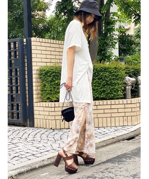 one way(ワンウェイ)の「【oneway】サイドねじれTシャツ(Tシャツ/カットソー・レディース・ホワイト/ベージュ/グレー・FREE)」の12枚目の写真