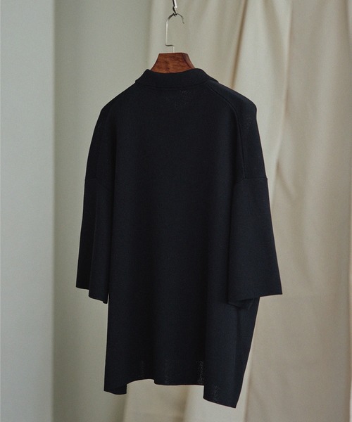 WYM LIDNM（ウィム バイ リドム）の「WIDE LOOSE RELAX KNIT POLO -Instagram Ex.-（ポロシャツ・メンズ・ブラック/ホワイト系/グリーン系・S/M/L）」の5枚目の写真
