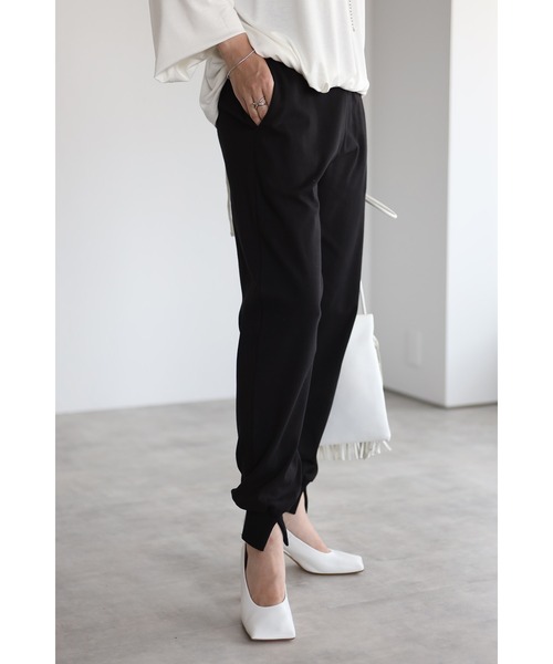 Bonjour Sagan（ボンジュールサガン）の「裾スリットジョガーパンツ